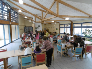 Confection et dégustation de gâteaux avec l'école maternelle